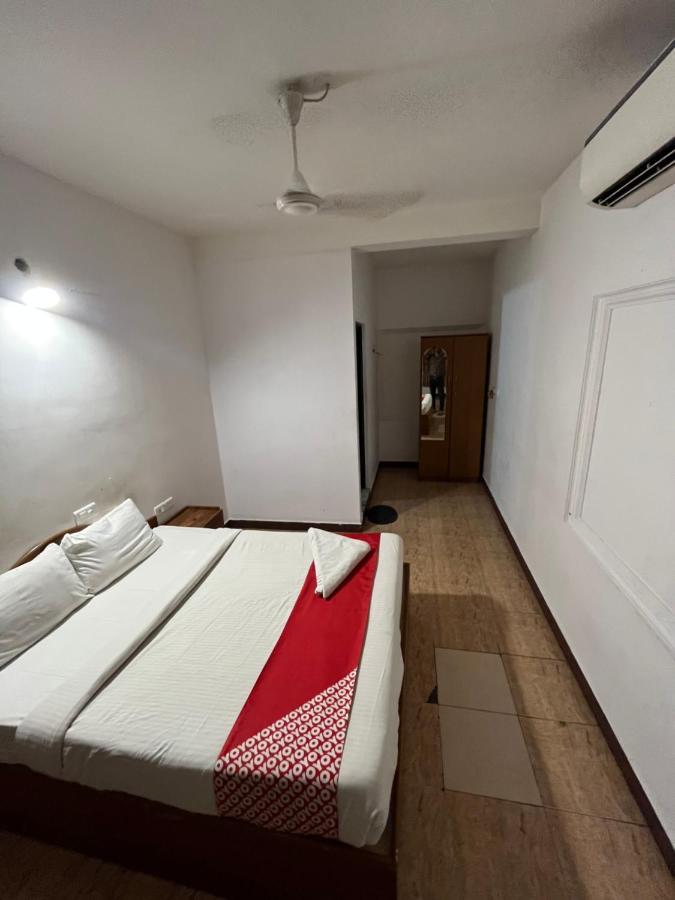 Tower 21 Regency Hotel Kochi Exterior foto
