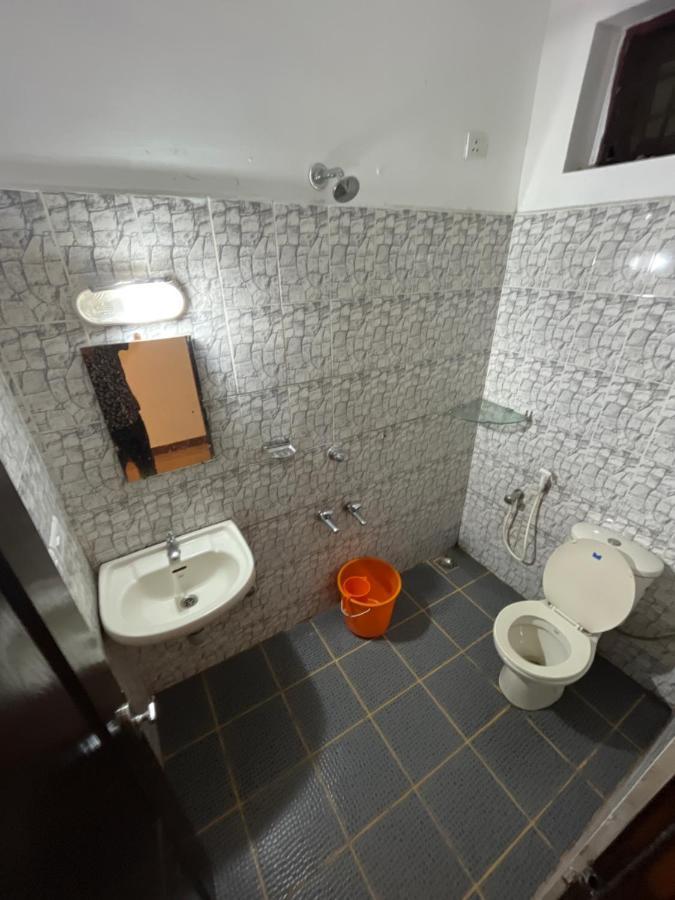 Tower 21 Regency Hotel Kochi Exterior foto