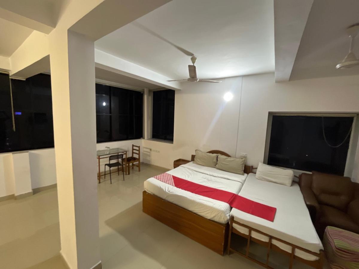 Tower 21 Regency Hotel Kochi Exterior foto